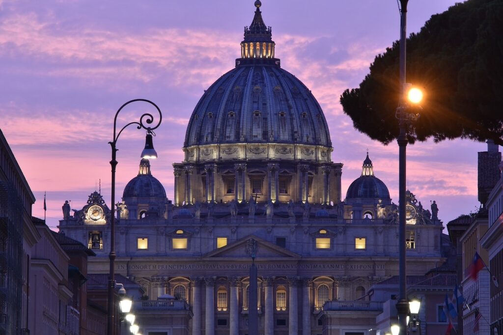 Basilique Saint-Pierre de nuit - Les Escapades à Rome