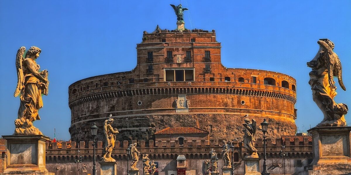 Façade du château Saint Ange depuis le pont - Les Escapades à Rome