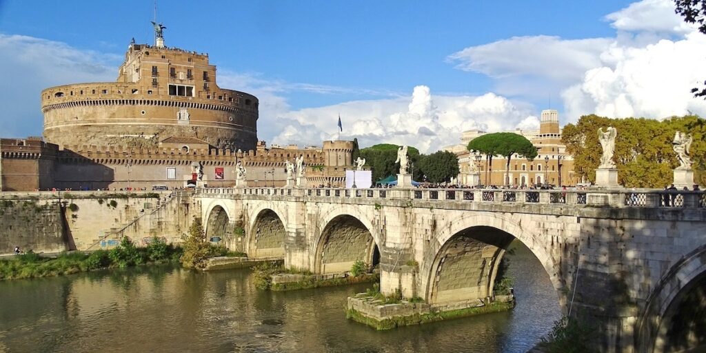 Pont des Anges avec le château Saint-Ange - Les Escapades à Rome