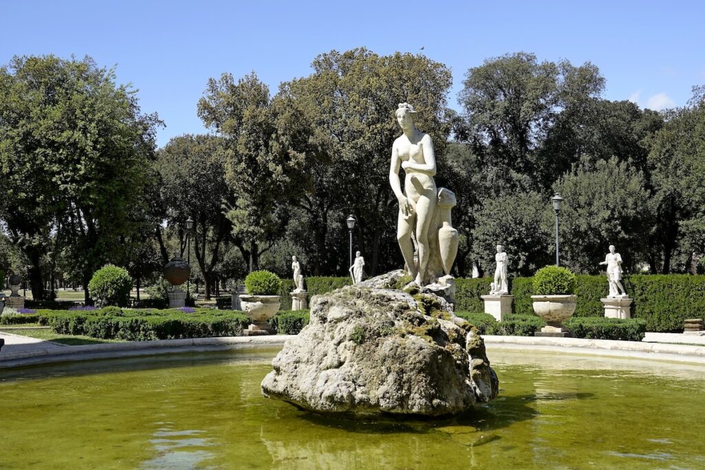 jardins borghese fontaine statue - Les Escapades à Rome