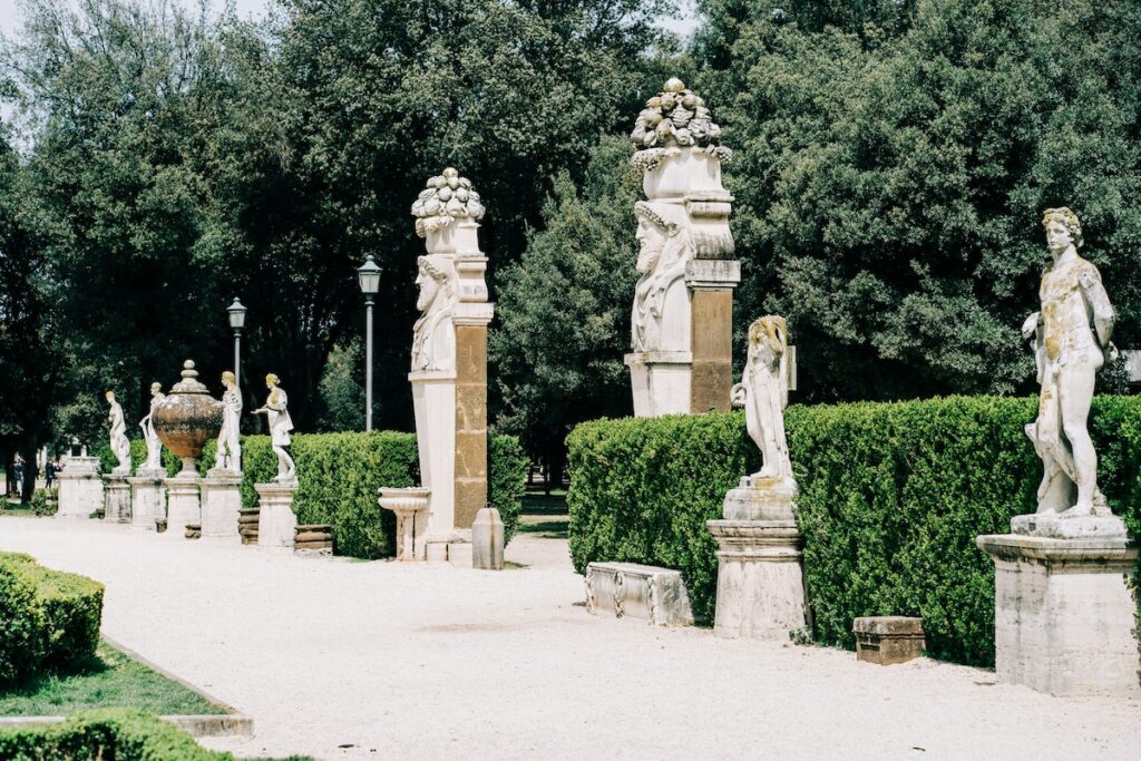 jardins borghese statues - Les Escapades à Rome